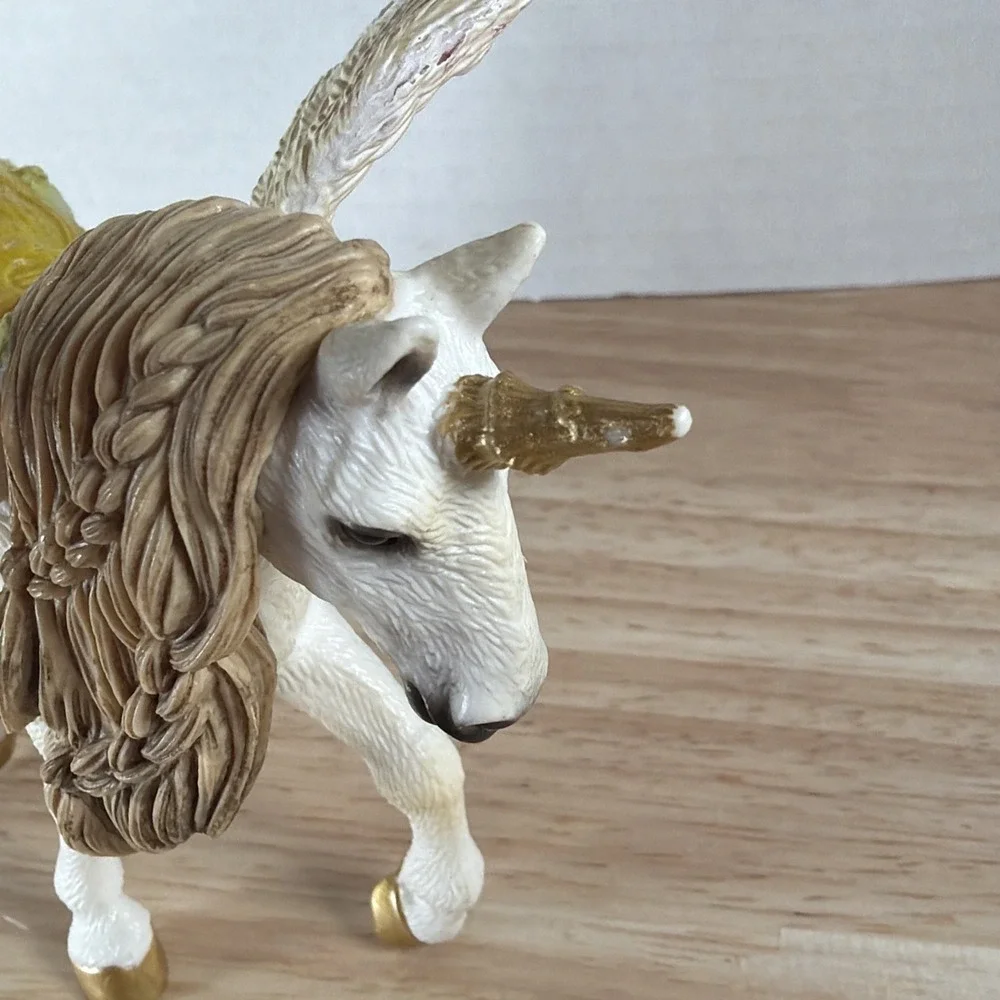 2013 Schleich Bayala Rainbow Winged Unicorn Pegasus Glitter Figurine Toy